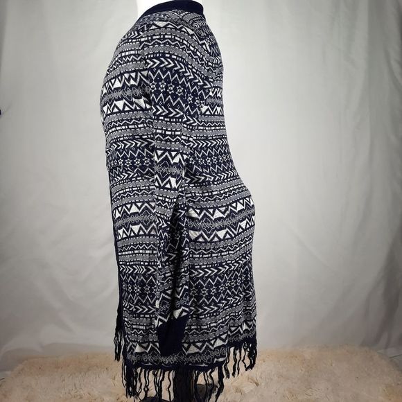 Charlotte Russe edge long sleeve fringe geometric print navy white small acrylic - Picture 5 of 11